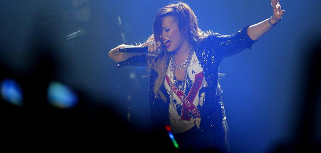 Demi Lovato encanta a miles de seguidores en Chile con un frenético concierto