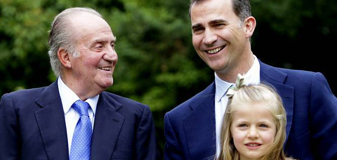 Rey de España aparece junto a su hijo y sucesor por primera vez tras abdicar