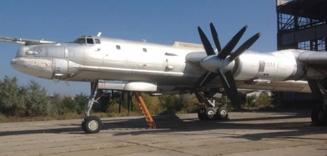 Bombardero estratégico ucraniano sale a subasta en línea