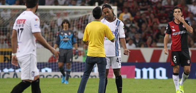 Ronaldinho se queda en el Querétaro mexicano con el que se reportará en enero