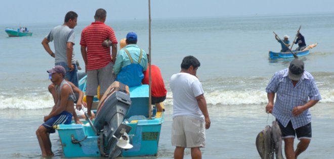 Pescadores artesanales adquieren armas para defenderse de piratas