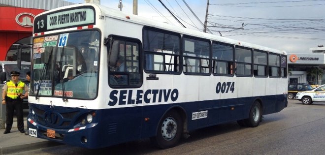Balacera por robo en bus deja 4 heridos en Guayaquil