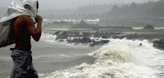 Filipinas declara el estado de calamidad tras el azote del tifón Haiyán