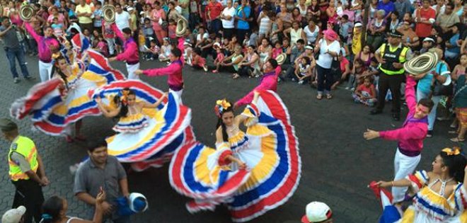 Guayaquil Celebró sus fiestas patronales con desfile cívico cultural