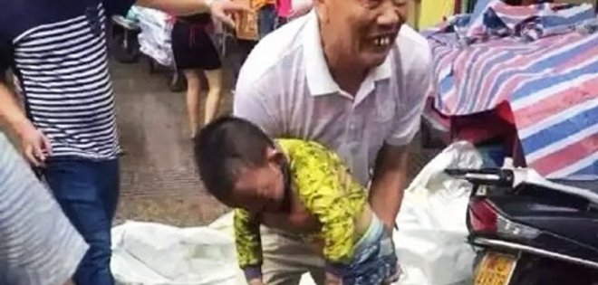Hospitalizan a 92 niños tras un incendio en una guardería en China