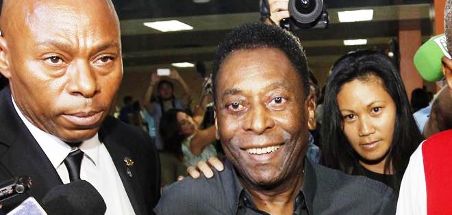 Pelé expresa su apoyo a la reelección de Blatter al frente de la FIFA