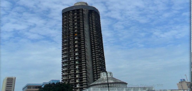 Guayaquil: comenzó el proceso de demolición del edificio del Ministerio de Agricultura