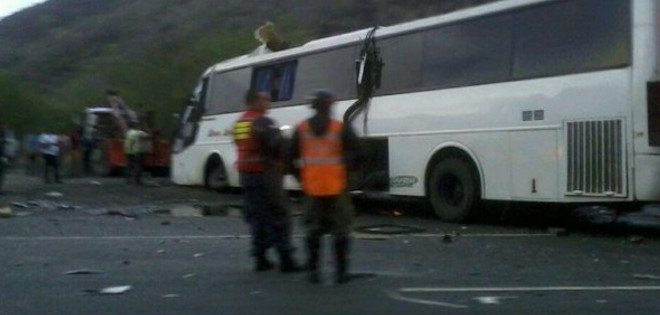 Al menos 20 muertos y 10 heridos en accidente de tráfico en Venezuela