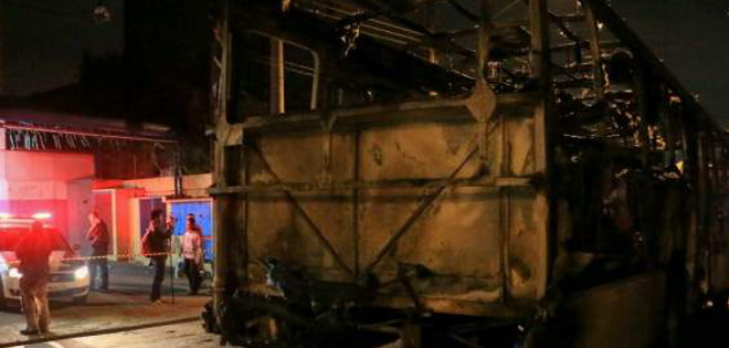 Al menos un muerto en Río de Janeiro en los disturbios tras la derrota de Brasil