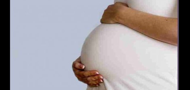 Mujer queda embarazada siete años después de que sus ovarios fueran removidos
