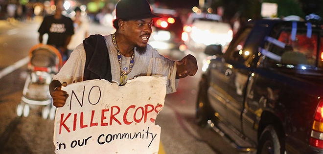 Nuevos testigos vieron a policía de Ferguson disparar a joven negro rendido