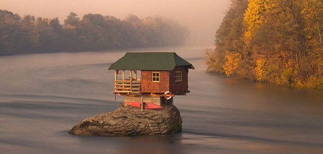 Casas de ensueño: Sobre una roca, en medio de un lago y en perfecto
