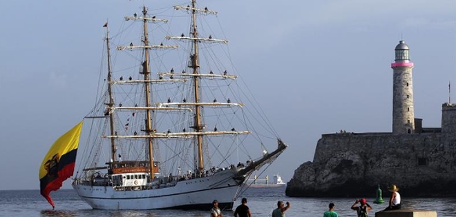 Buque escuela Guayas hace escala por primera vez en Egipto