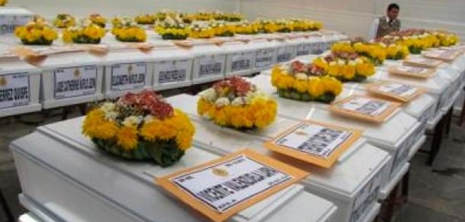 Perú: 30 años después reciben los restos de familiares asesinados