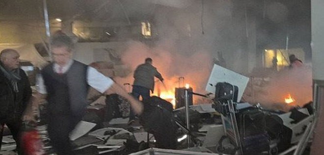 Numerosos heridos en ataque armado en el aeropuerto de Estambul, Turquía