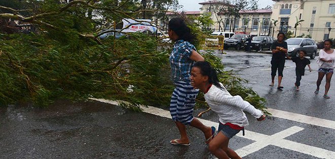 Filipinas declara el estado de calamidad tras el azote del tifón Haiyán