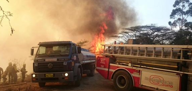 Ministro ofrece recompensa por pirómanos tras muerte de bomberos
