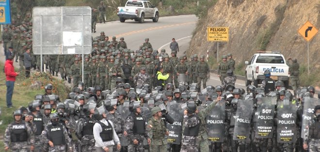 Bloqueos e incidentes en vías se mantienen pese a estado de excepción