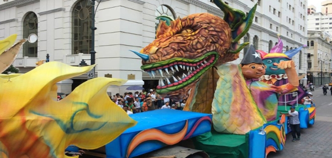 Desfile &quot;Guayaquil es mi Destino en Carnaval&quot; trae color y sorpresas