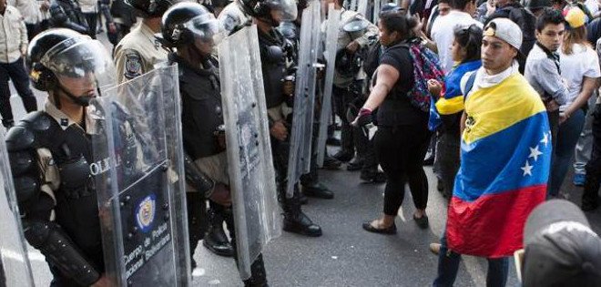 Venezuela: Esposas de dos alcaldes destituidos buscarían ser sus sucesoras