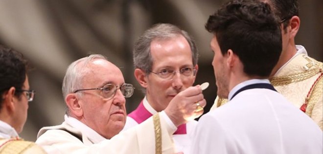 ¿Pueden acceder a la comunión los divorciados que vuelven a casarse?