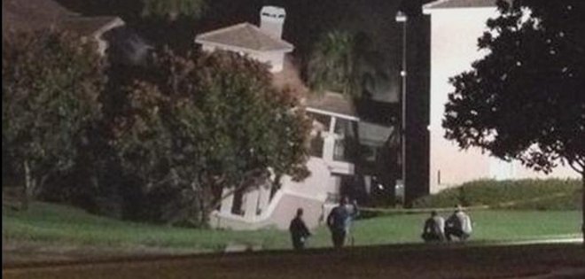 Nuevo socavón en Florida se traga parte de edificio de centro turístico