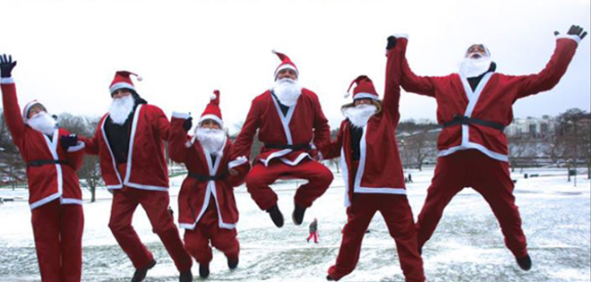 Mil Papás Noel participan en carrera con fines caritativos en Estocolmo