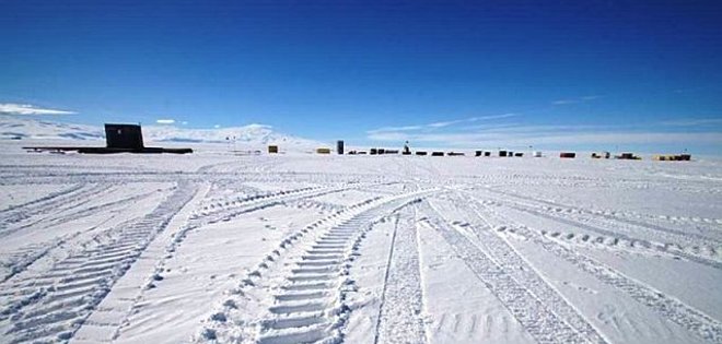 Bajo el hielo de la Antártida, un lago subterráneo lleno de microbios