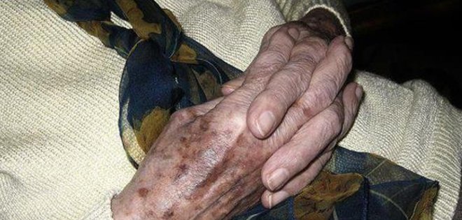 Encuentran un feto momificado en el vientre de una mujer de 91 años