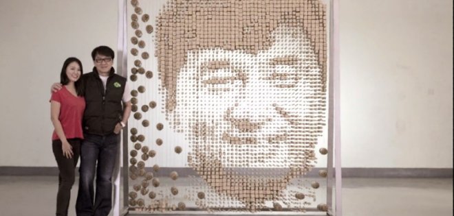 Hong Yi, la artista que hizo un retrato de Jackie Chang con 64.000 palillos