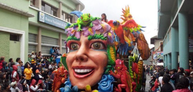 El carnaval en Ecuador mezcla la fiesta, el juego y la tradición indígena