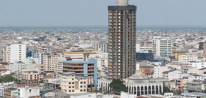 Guayaquil: comenzó el proceso de demolición del edificio del Ministerio de Agricultura