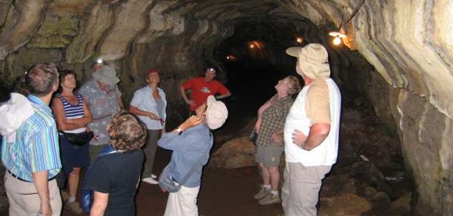 Galápagos: túnel de lava es atractivo turístico en la isla Santa Cruz