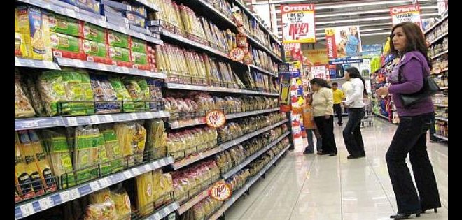 Ecuatorianos comienzan a sentir escasez de varios productos