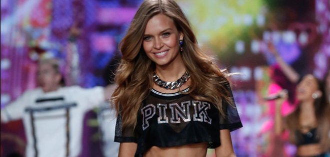 Josephine Skriver contó cómo fue crecer como ‘niña in vitro’ de padres homosexuales