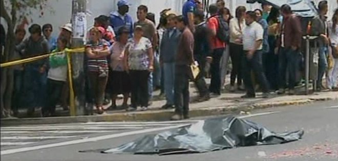 Hombre se lanzó desde la terraza de un edificio en Quito