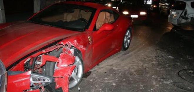 Seleccionado chileno Arturo Vidal sufre accidente automovilístico