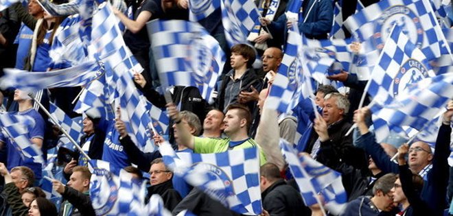 Video muestra actos racistas de supuestos hinchas del Chelsea
