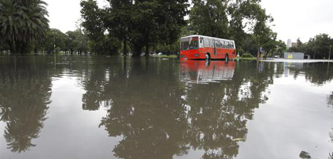 Argentina: Un muerto y 3.000 evacuados por fuertes lluvias