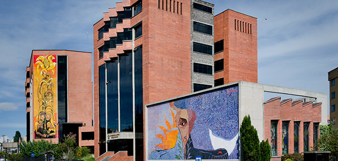 César Montaño fue posesionado como nuevo rector de la Universidad Andina Simón Bolívar