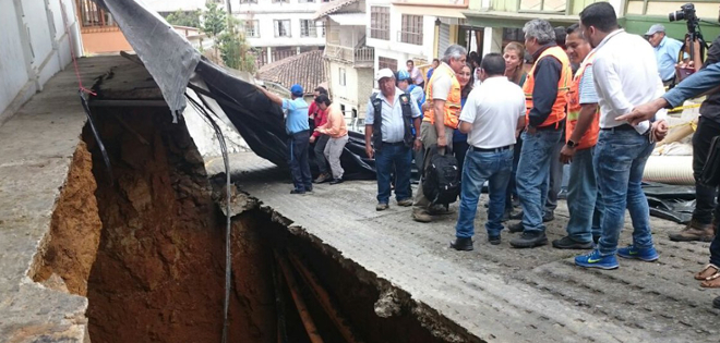 Secretaría de Riesgos estudiará situación de Zaruma, tras socavón