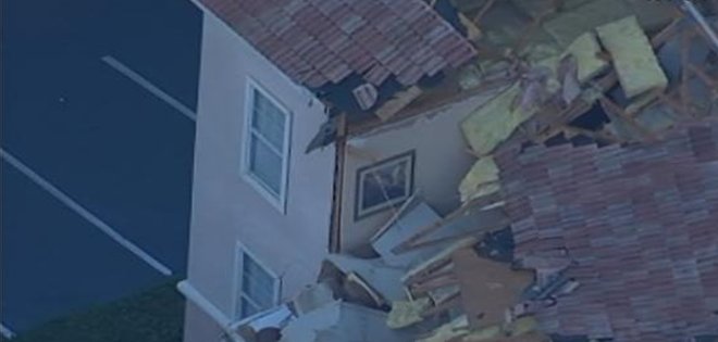 Nuevo socavón en Florida se traga parte de edificio de centro turístico