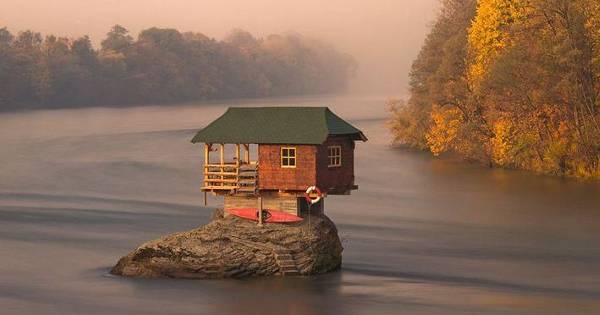 Casas de ensueño: Sobre una roca, en medio de un lago y en perfecto