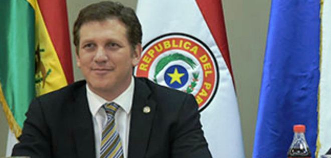 El presidente de la Conmebol recibe la camiseta de Barcelona