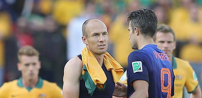 Van Persie y Robben alcanzan a Müller e irrumpe Mandzukic