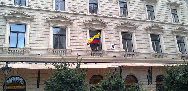 Correa se presenta en consulado de Ecuador en Bruselas tras vinculación al caso Balda