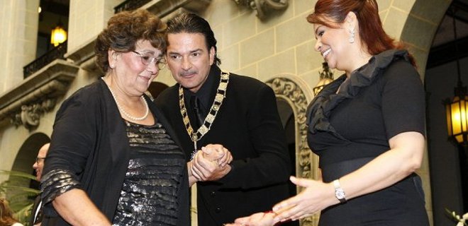 Arjona despide con emotiva carta a su madre, &quot;la mujer más franca y fuerte&quot;