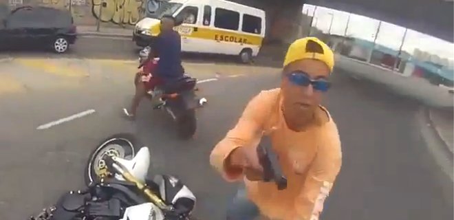 Motociclista graba el robo de su moto y cómo cae abatido el ladrón