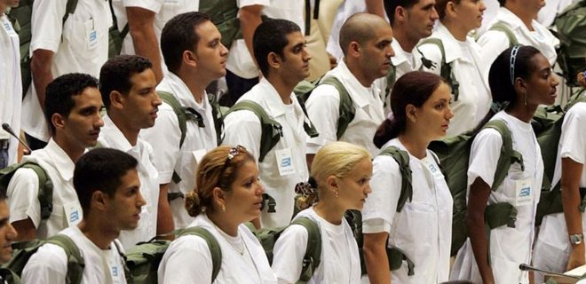 Cuba enviará a Ecuador 200 médicos en enero, según acuerdo bilateral