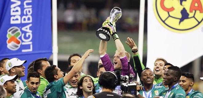 León derrota al América y levanta el título del Apertura 2013